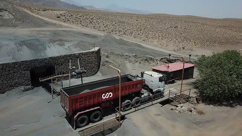 خدمات بهره برداری از معدن سنگ آهن هماتیت و مگنتیت خرمدشت